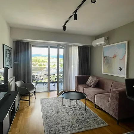Apartment Modern With Panoramic Mountain Views *