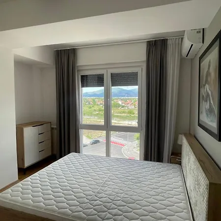 Modern With Panoramic Mountain Views