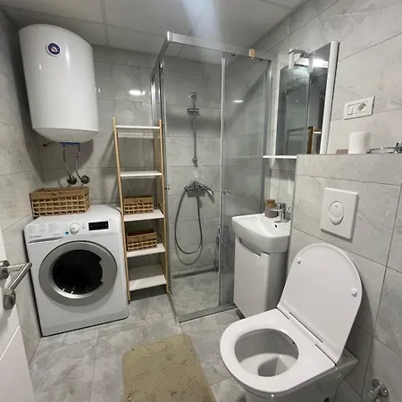 Modern With Panoramic Mountain Views Apartment